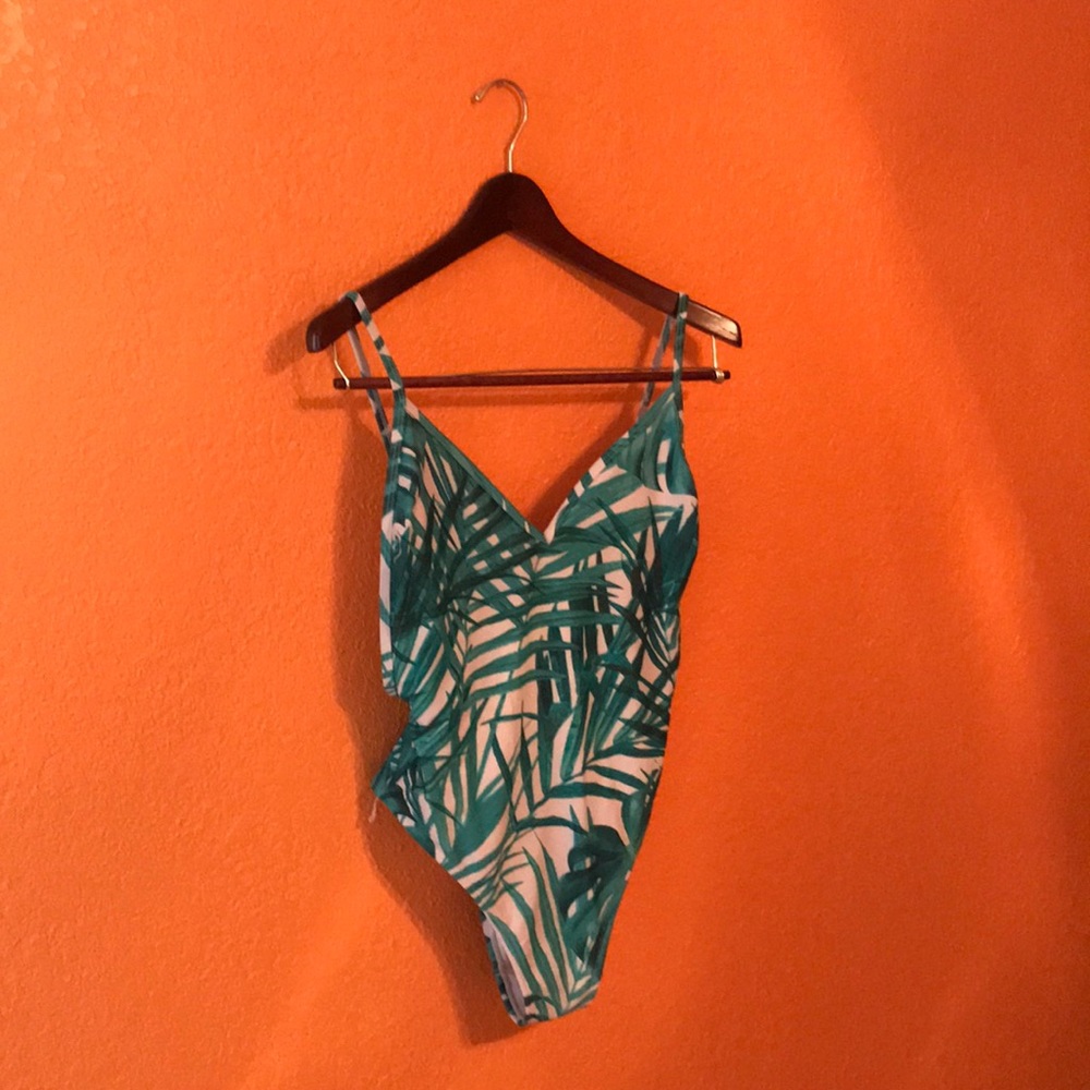 Green flower print 1-piece bathing suit